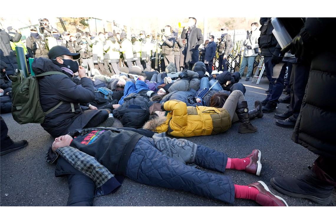 Yoon hatte seinen Anhängern versprochen, "bis zum Ende" für die Sicherheit des Landes zu kämpfen.