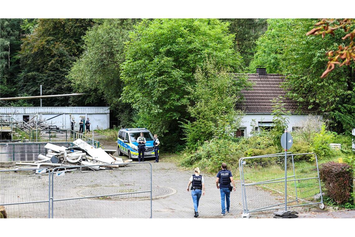 Zeugen hörten Schreie: In einer ehemaligen Brauerei in Iserlohn sollen mehrere Männer einen 30-Jährigen misshandelt haben.