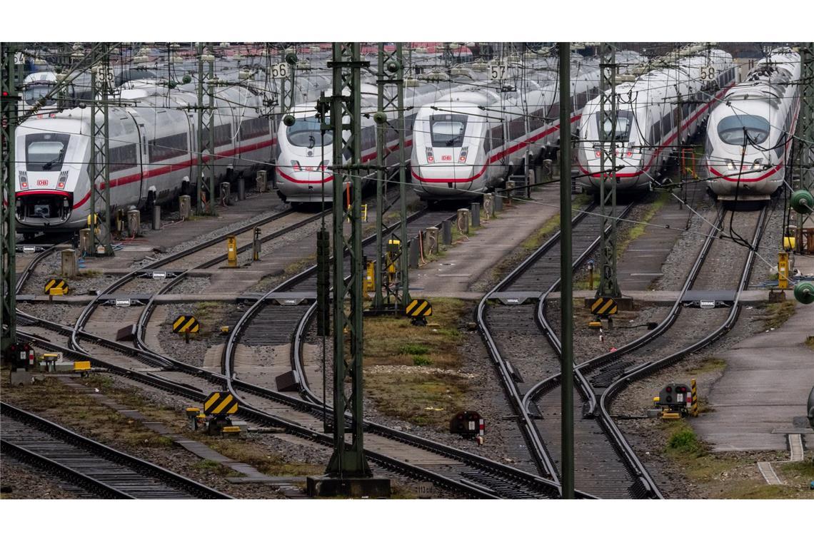 Züge der Bahn sind oft unpünktlich.