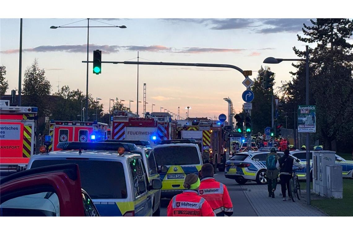 Zur Unfallursache machte die Polizei zunächst keine Angaben.