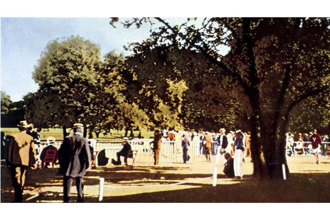 Zuschauer im Bois de Boulogne.