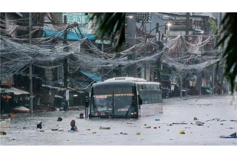 Zuvor hatte der Sturm auf den Philippinen gewütet - in dem Land gab es ebenfalls Tote.