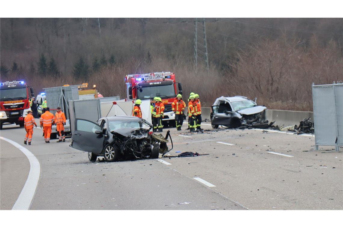 Zwei Menschen kamen auf der A6 ums Leben.