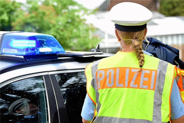 Zwei Personen wurden bei dem Auffahrunfall laut Polizei leicht verletzt. Symbolfoto: Tobias Sellmaier